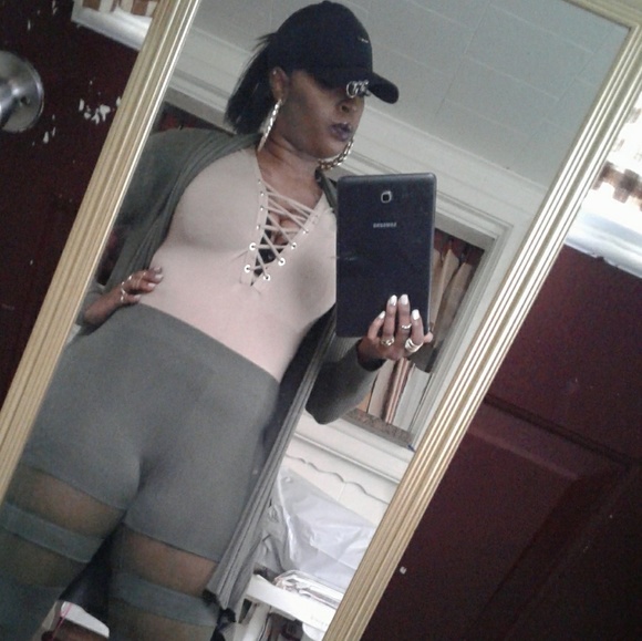 💎Taupe Lace Up Bodysuit - Picture 4 of 5